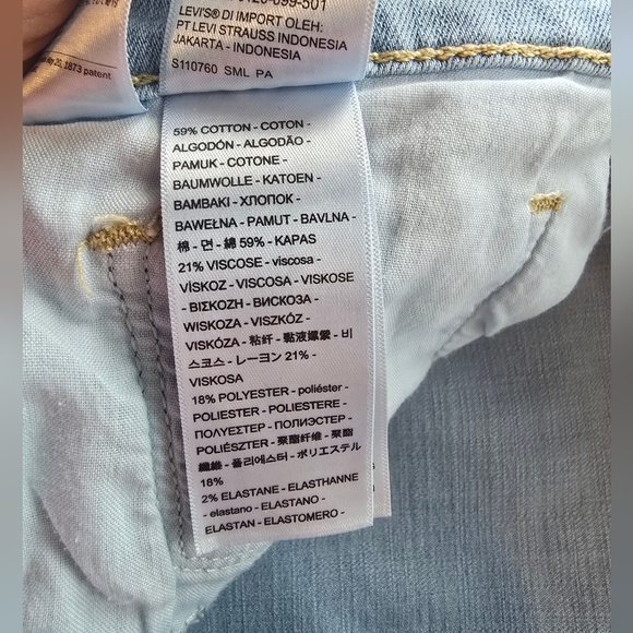 Levis Classic Mid Rise Straight Leg Light Blue Jeans 12 - Picture 5 of 6